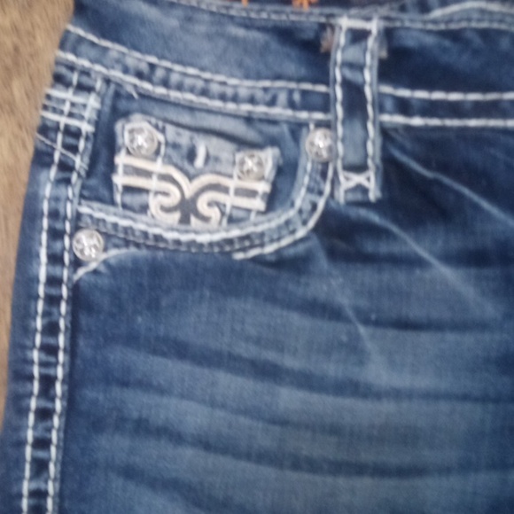 Rock Revival Women's 26 Bermuda Jean Shorts Flap Pockets Embroidered NWT - Picture 4 of 11